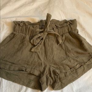 Army Green beach a horts